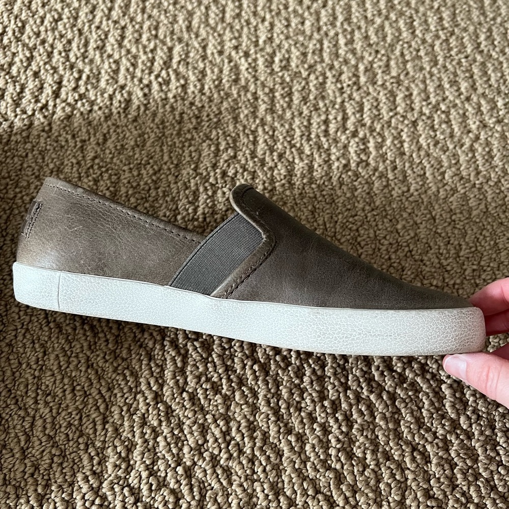 Frye women’s Dylan slip on shoes 7.5